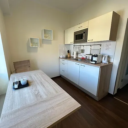 Messeapartments - Komfortabel Uebernachten Und In 3 Fahr- Bzw 15 Gehminuten Zur Messe