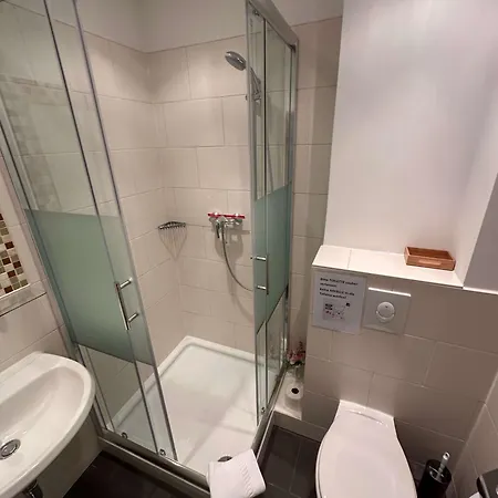 Messeapartments - Komfortabel Uebernachten Und In 3 Fahr- Bzw 15 Gehminuten Zur Messe דירה *