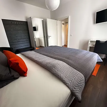 Messeapartments - Komfortabel Uebernachten Und In 3 Fahr- Bzw 15 Gehminuten Zur Messe